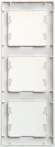 GLOSSA 3-постовая РАМКА, вертикальная, ПЕРЛАМУТР GLOSSA 3-постовая РАМКА, вертикальная, ПЕРЛАМУТР