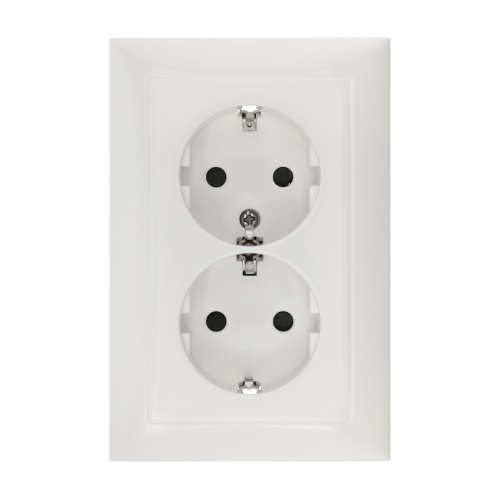 Розетка двойная прямая с з/к, со шторками (белый) LK60 Розетка двойная прямая с з/к, со шторками (белый) LK60