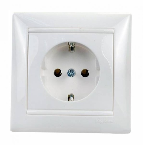 VALENA Роз. с з/к без з/ш 16А в сб. бел. VALENA Роз. с з/к без з/ш 16А в сб. бел.