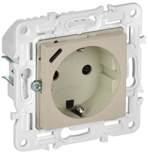 SKANDY Роз. с з/к/ш 16А с USB C 18Вт SK-R17B беж. IEK SKANDY Роз. с з/к/ш 16А с USB C 18Вт SK-R17B беж. IEK